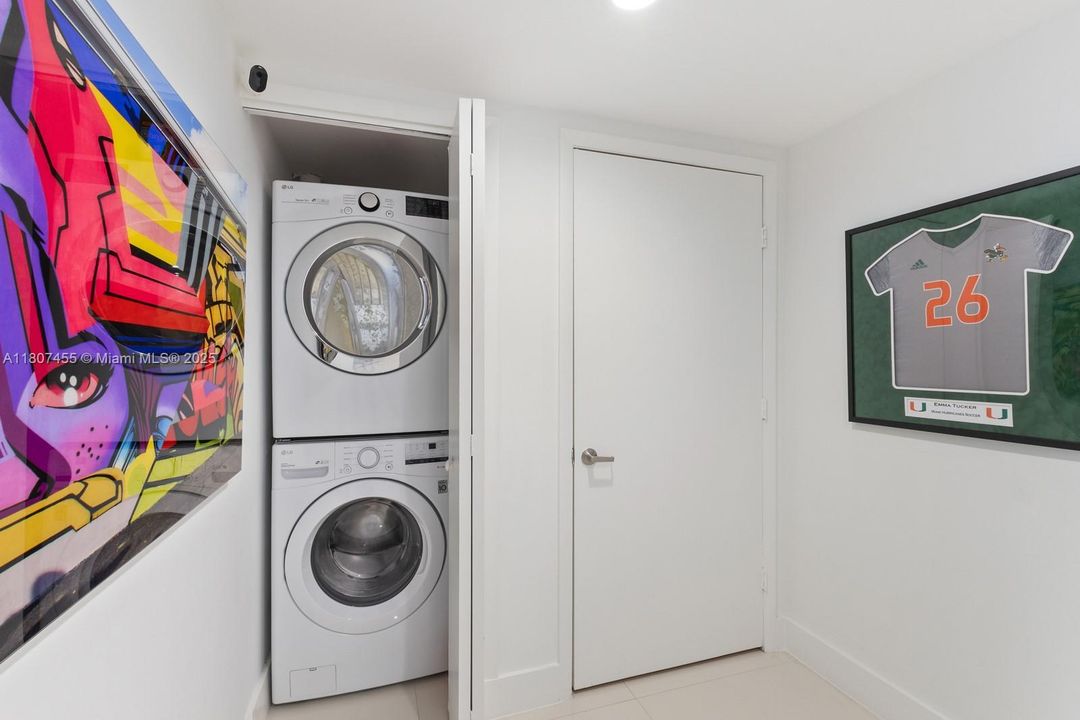 For Sale: $1,295,000 (2 beds, 2 baths, 1500 Square Feet)