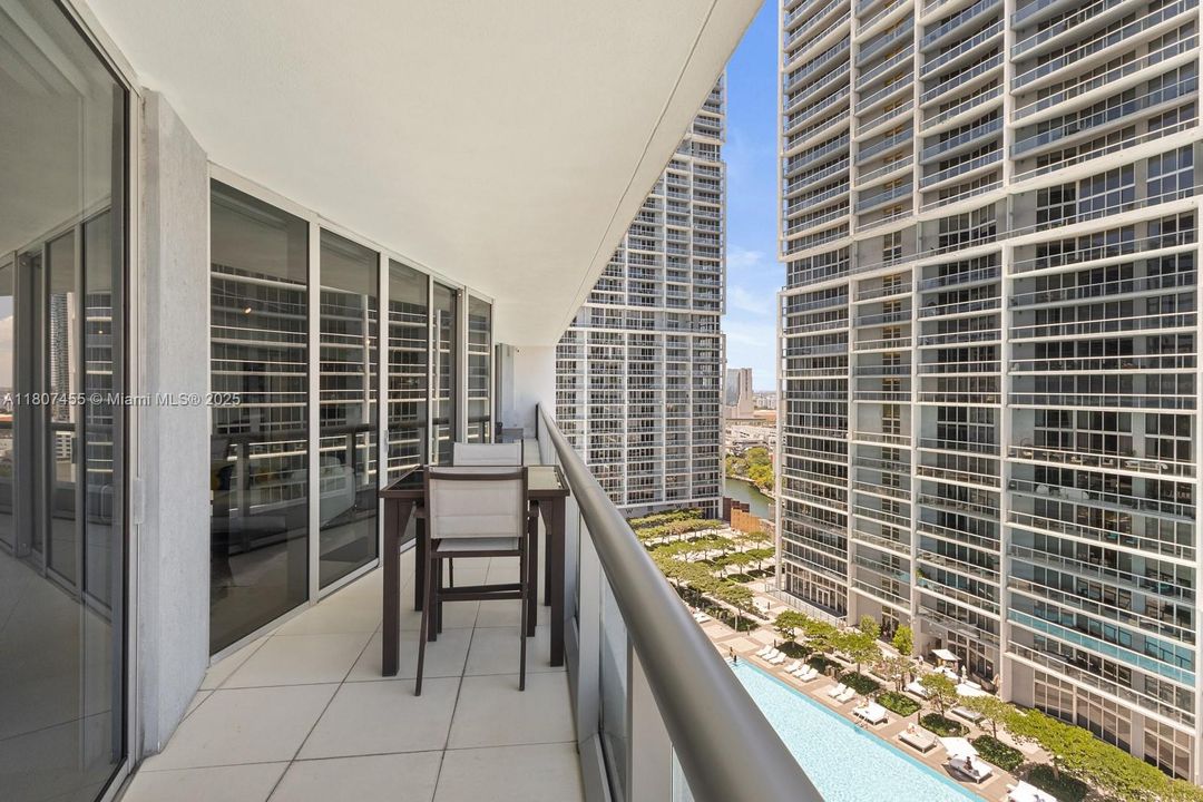For Sale: $1,295,000 (2 beds, 2 baths, 1500 Square Feet)
