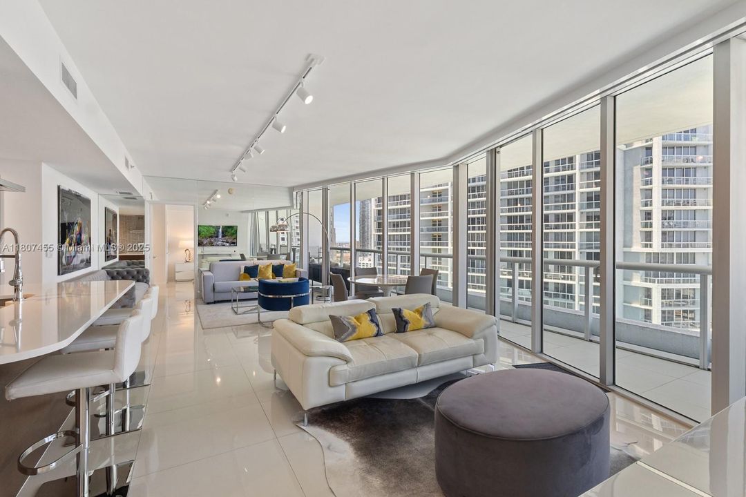 For Sale: $1,295,000 (2 beds, 2 baths, 1500 Square Feet)
