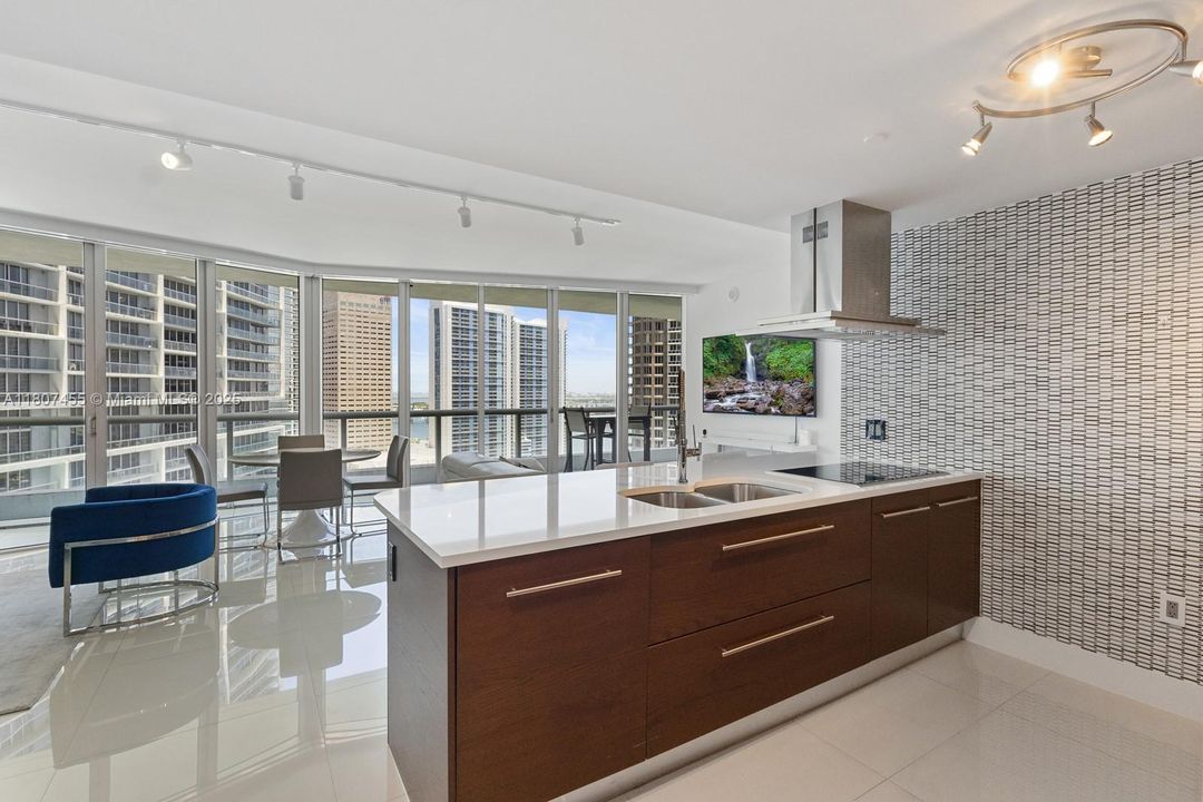 For Sale: $1,295,000 (2 beds, 2 baths, 1500 Square Feet)