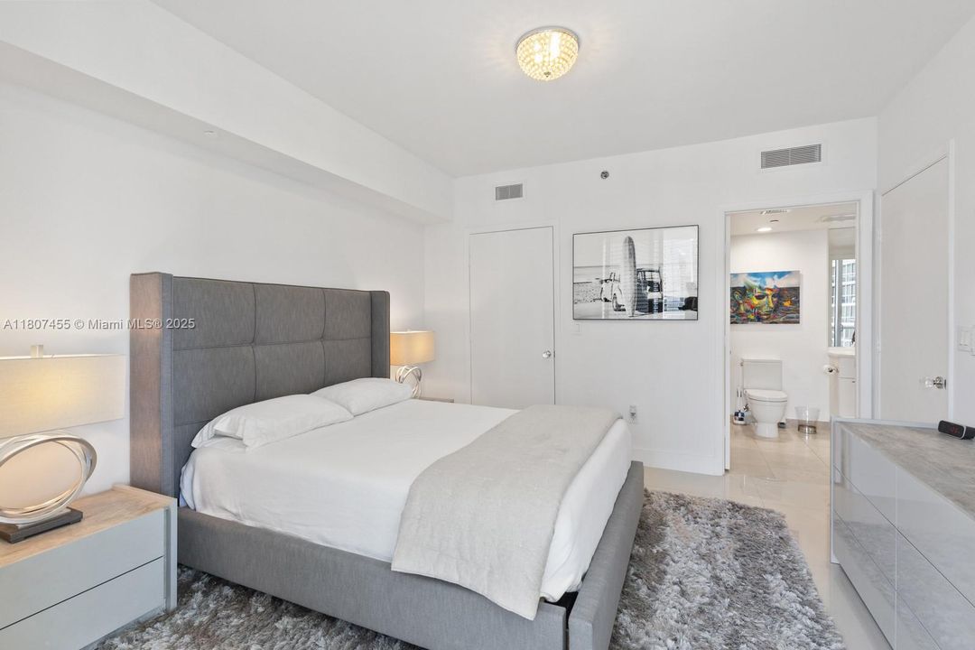 For Sale: $1,295,000 (2 beds, 2 baths, 1500 Square Feet)