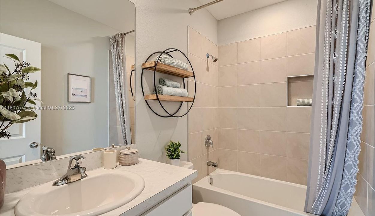 Недавно продано: $399,000 (3 спален, 3 ванн, 1380 Квадратных фут)