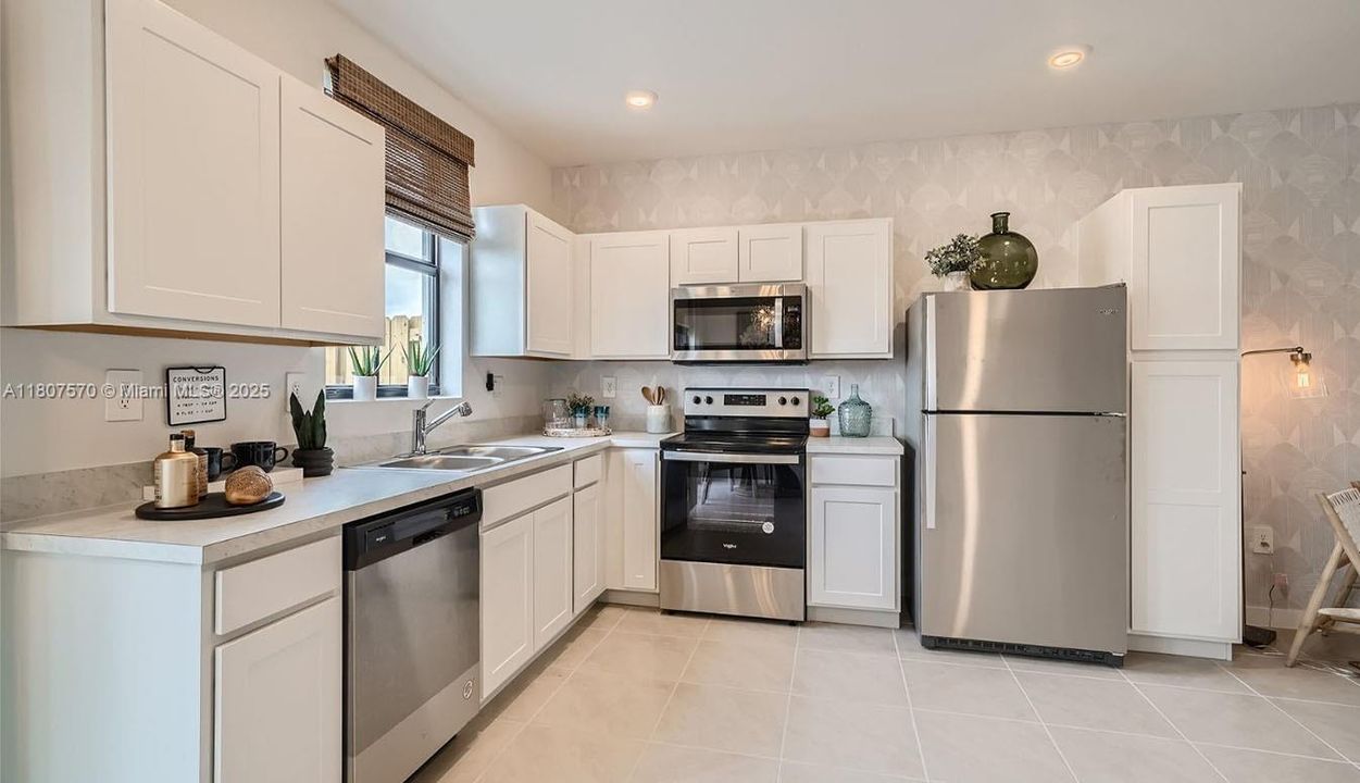 Недавно продано: $399,000 (3 спален, 3 ванн, 1380 Квадратных фут)