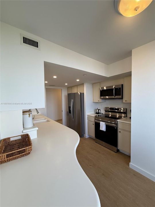 Active With Contract: $5,490 (2 beds, 2 baths, 1440 Square Feet)