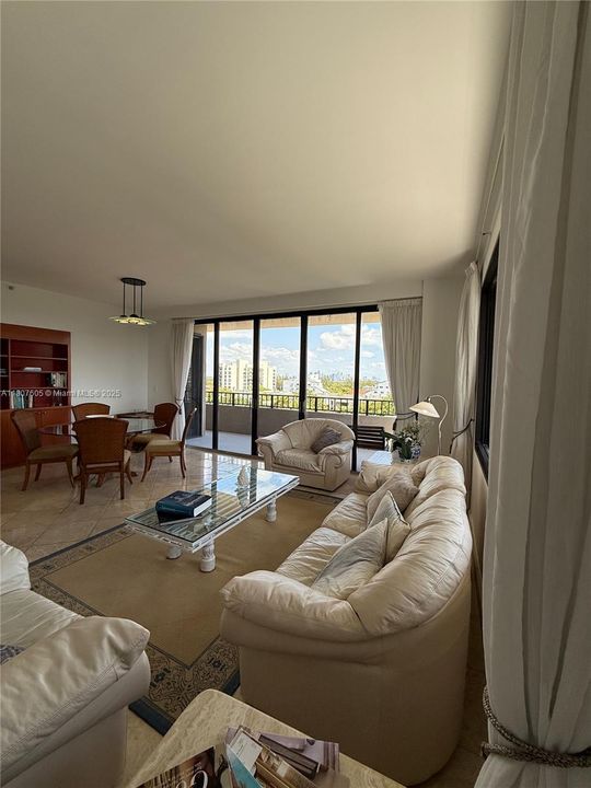 Active With Contract: $5,490 (2 beds, 2 baths, 1440 Square Feet)