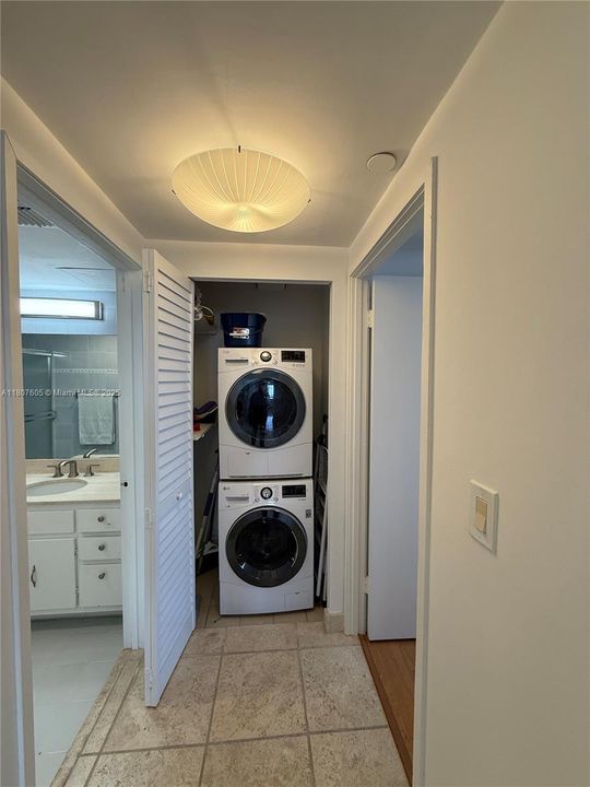 Active With Contract: $5,490 (2 beds, 2 baths, 1440 Square Feet)