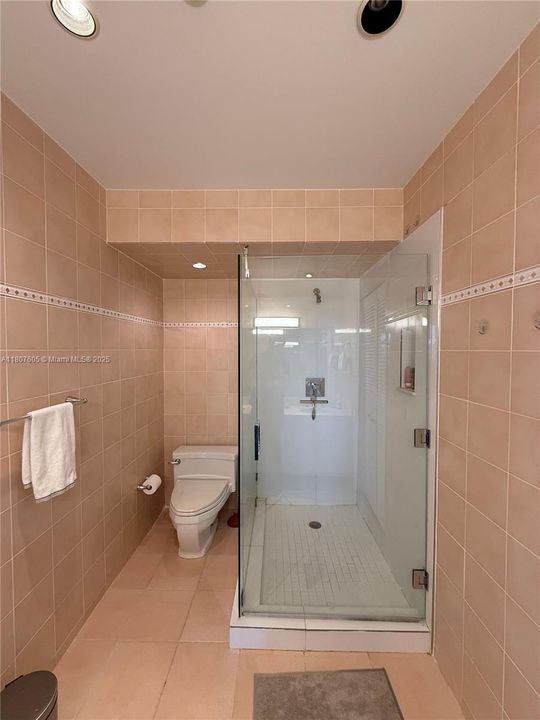 Active With Contract: $5,490 (2 beds, 2 baths, 1440 Square Feet)