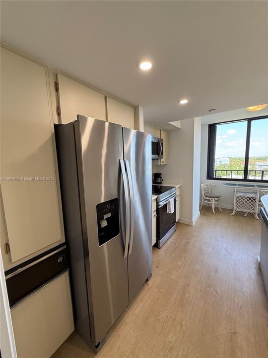 Active With Contract: $5,490 (2 beds, 2 baths, 1440 Square Feet)