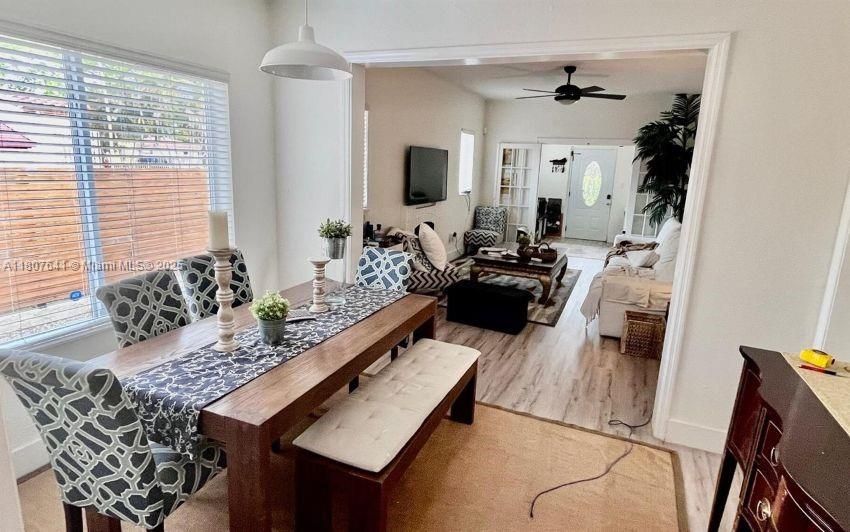 Recently Sold: $549,000 (4 beds, 2 baths, 1593 Square Feet)