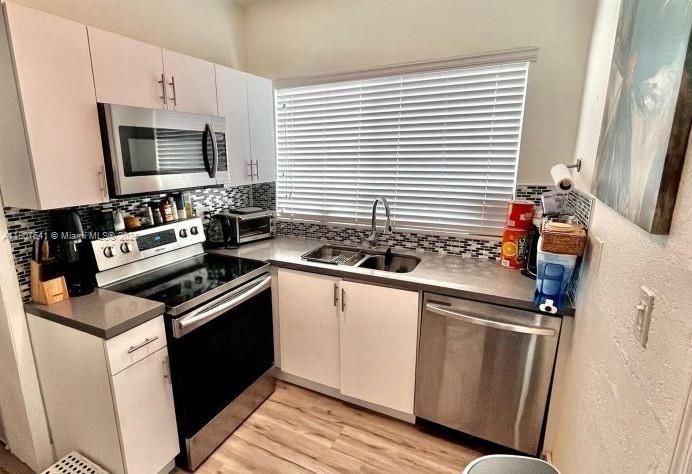 Recently Sold: $549,000 (4 beds, 2 baths, 1593 Square Feet)