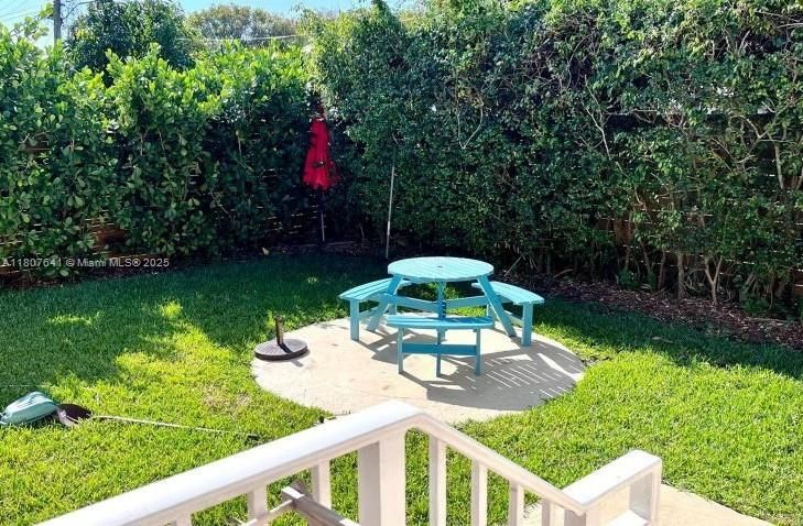 Recently Sold: $549,000 (4 beds, 2 baths, 1593 Square Feet)