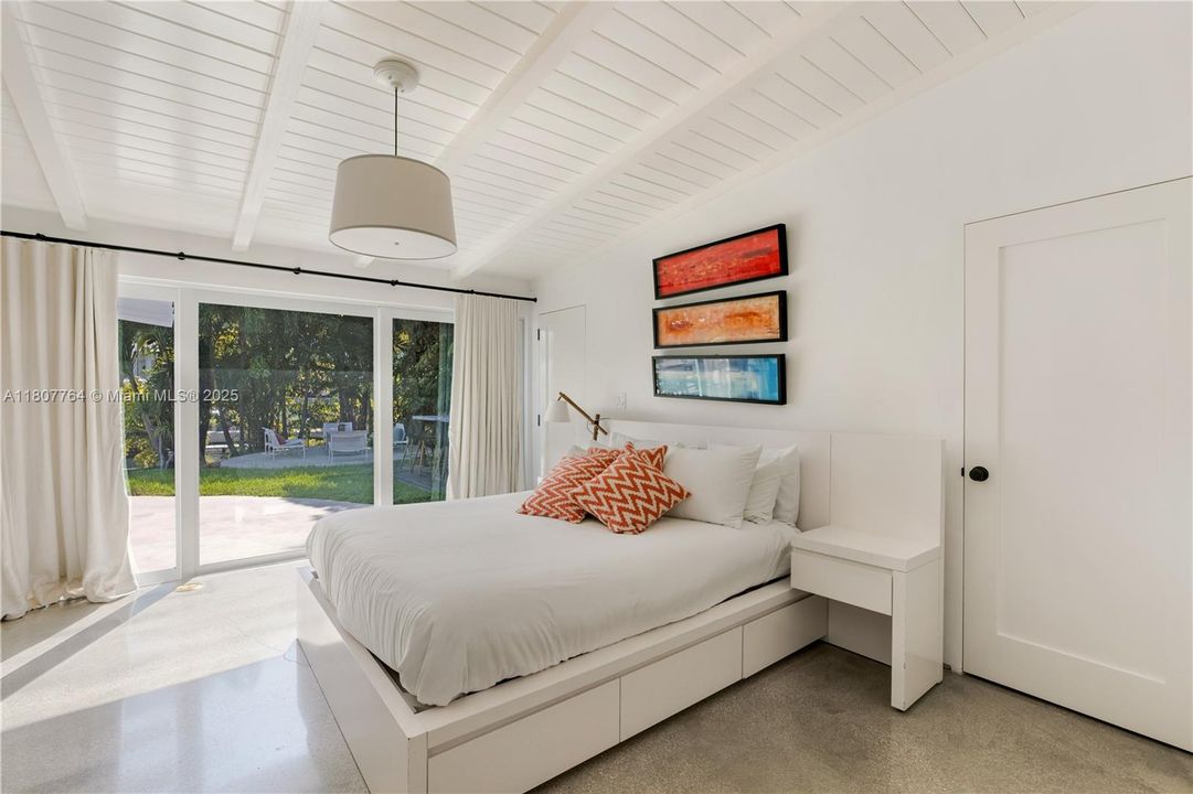 В аренду: $55,000 (5 спален, 5 ванн, 3661 Квадратных фут)