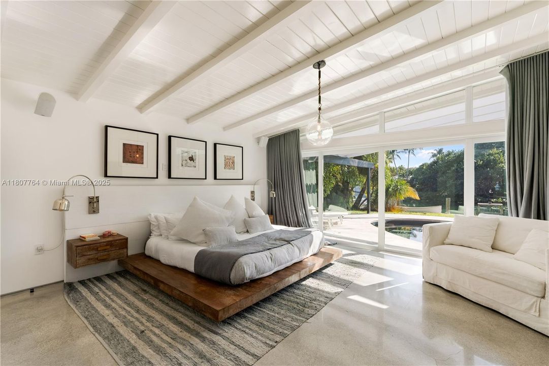 В аренду: $55,000 (5 спален, 5 ванн, 3661 Квадратных фут)