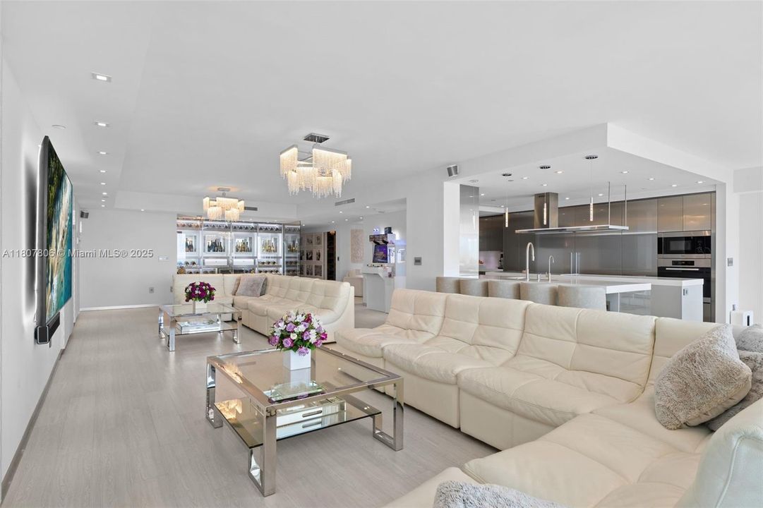 Active With Contract: $4,295,000 (6 beds, 6 baths, 5525 Square Feet)