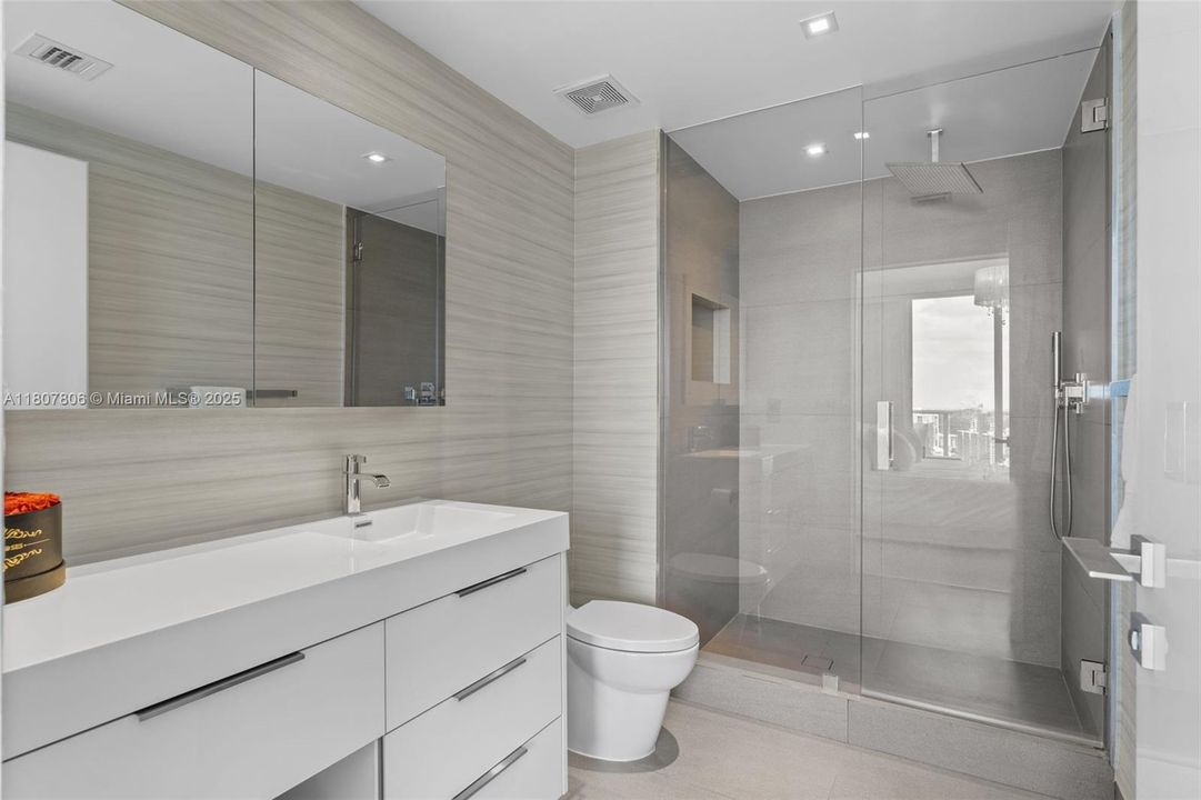 Active With Contract: $4,295,000 (6 beds, 6 baths, 5525 Square Feet)