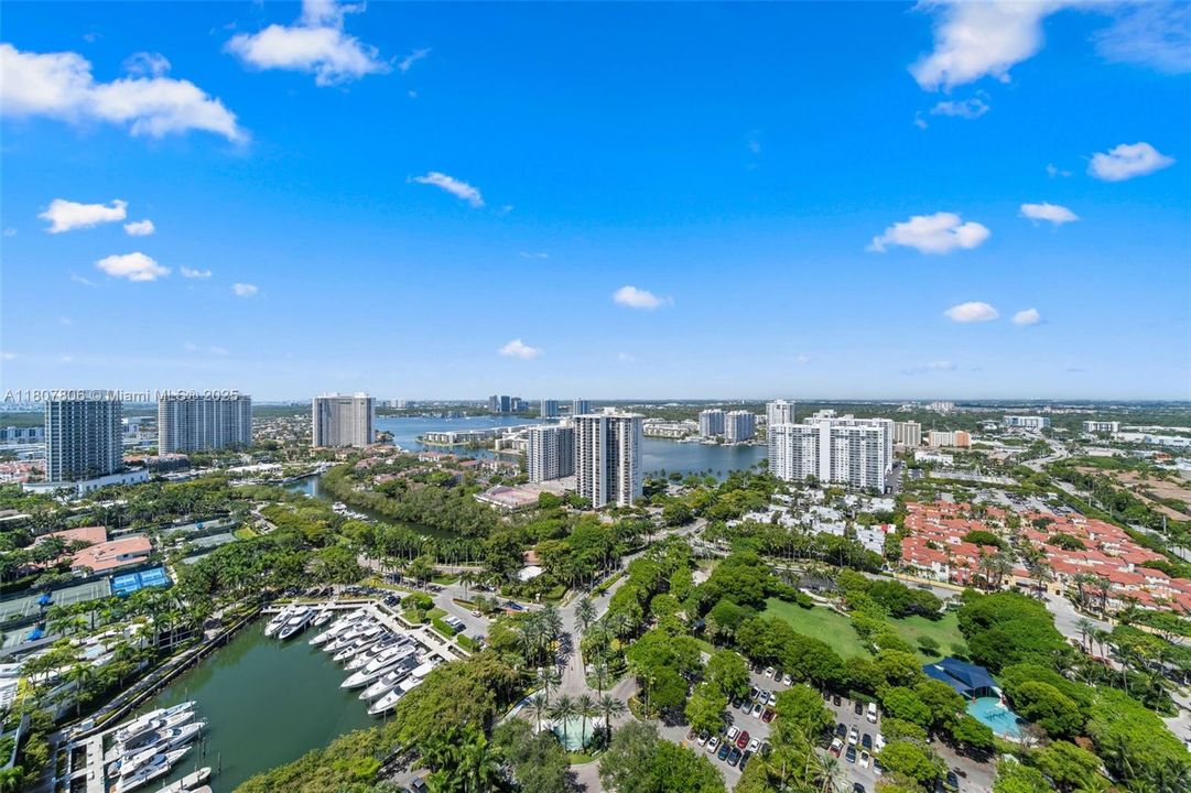 Active With Contract: $4,295,000 (6 beds, 6 baths, 5525 Square Feet)