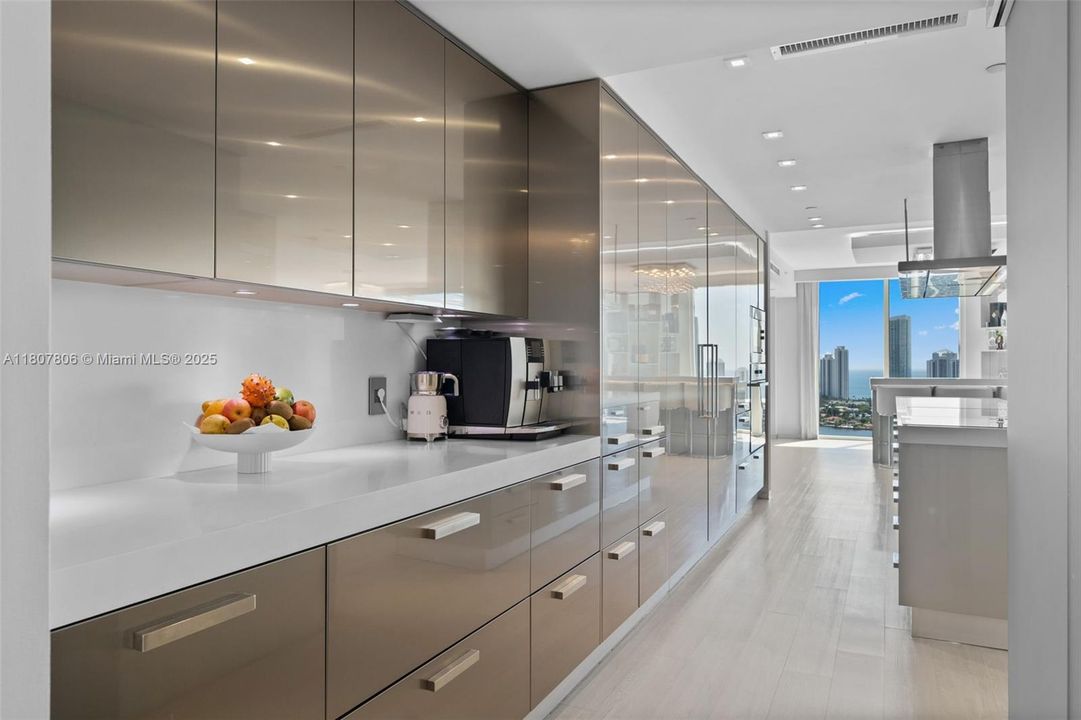 Active With Contract: $4,295,000 (6 beds, 6 baths, 5525 Square Feet)