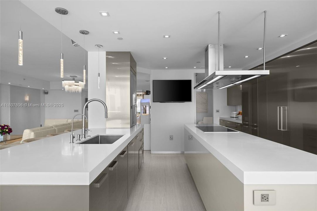 Active With Contract: $4,295,000 (6 beds, 6 baths, 5525 Square Feet)