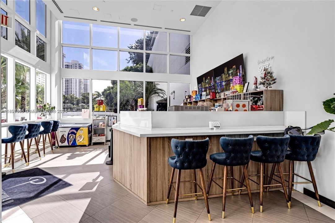 Active With Contract: $4,295,000 (6 beds, 6 baths, 5525 Square Feet)