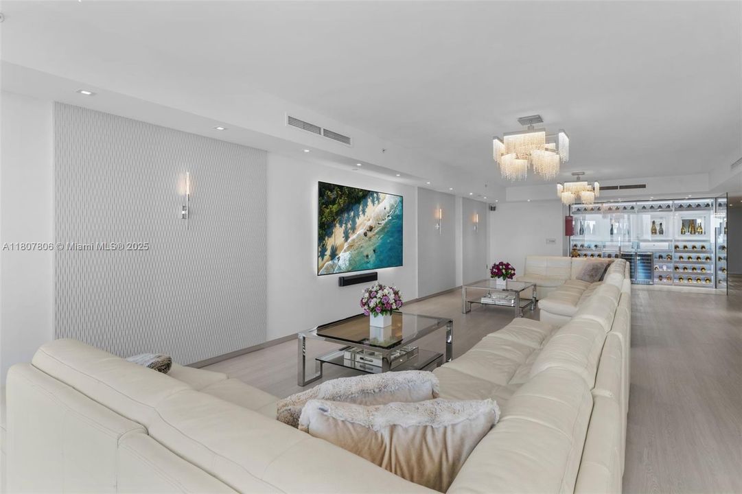 Active With Contract: $4,295,000 (6 beds, 6 baths, 5525 Square Feet)