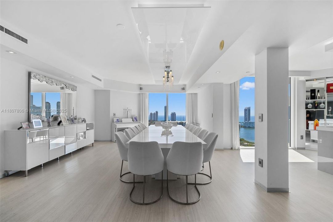 Active With Contract: $4,295,000 (6 beds, 6 baths, 5525 Square Feet)