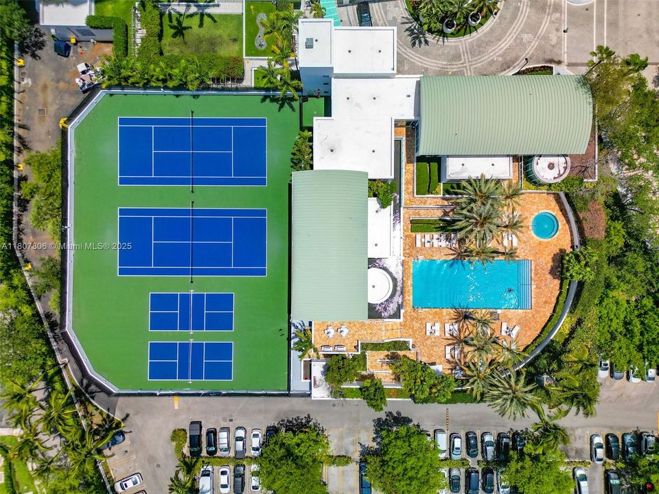 Active With Contract: $4,295,000 (6 beds, 6 baths, 5525 Square Feet)