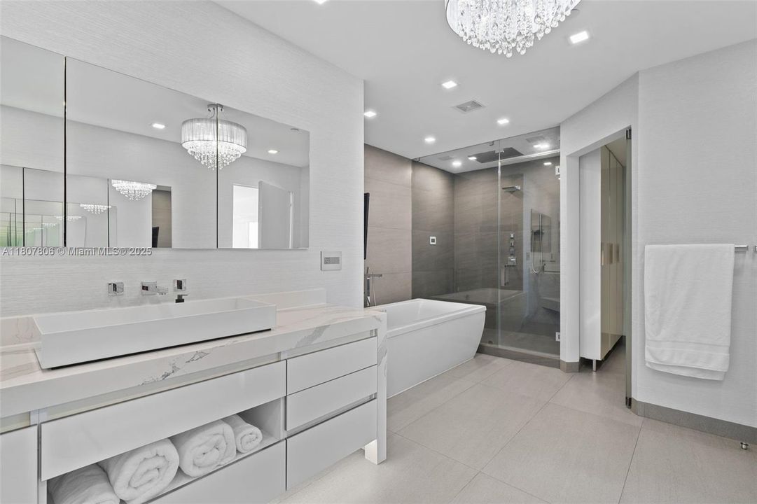 Active With Contract: $4,295,000 (6 beds, 6 baths, 5525 Square Feet)