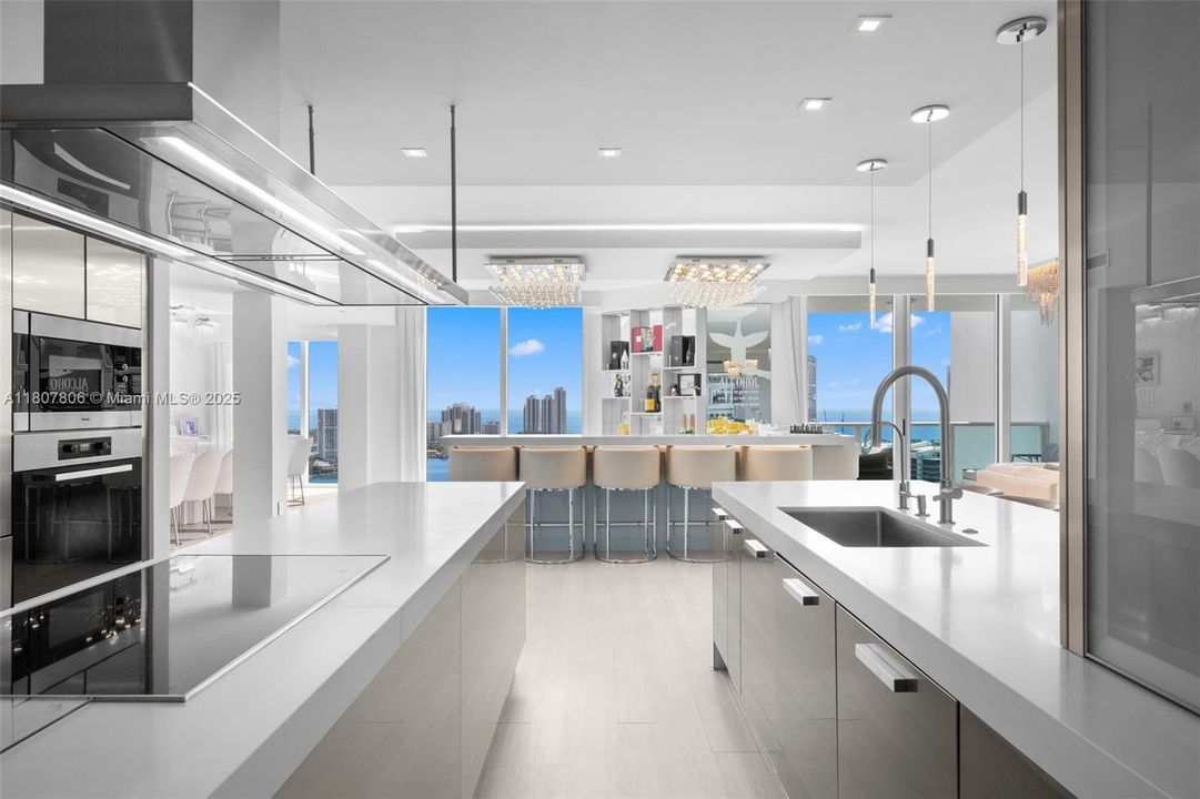 Active With Contract: $4,295,000 (6 beds, 6 baths, 5525 Square Feet)