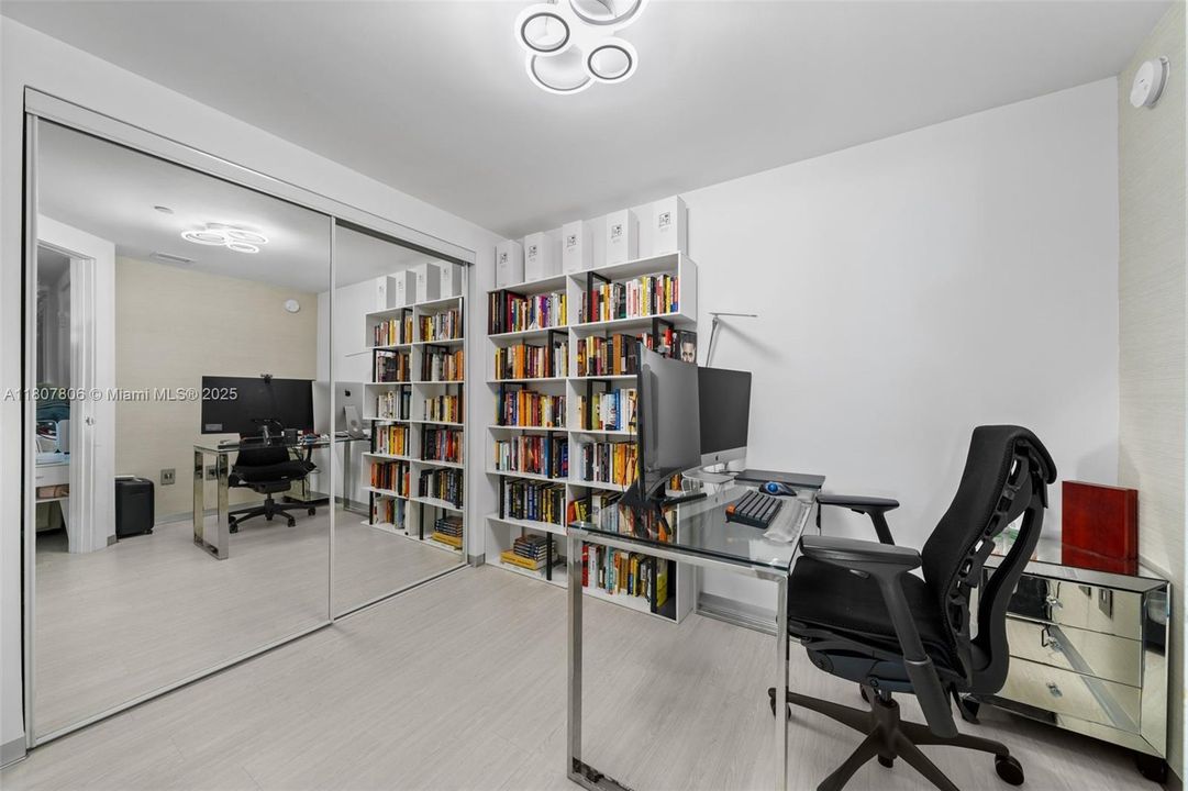 Active With Contract: $4,295,000 (6 beds, 6 baths, 5525 Square Feet)