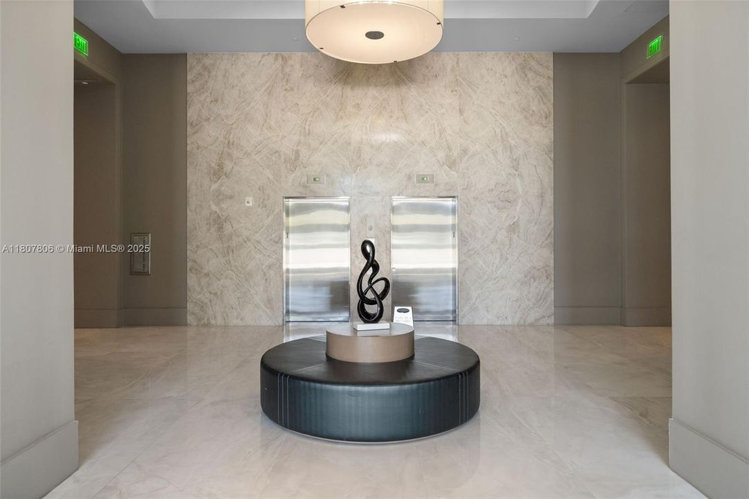 Active With Contract: $4,295,000 (6 beds, 6 baths, 5525 Square Feet)