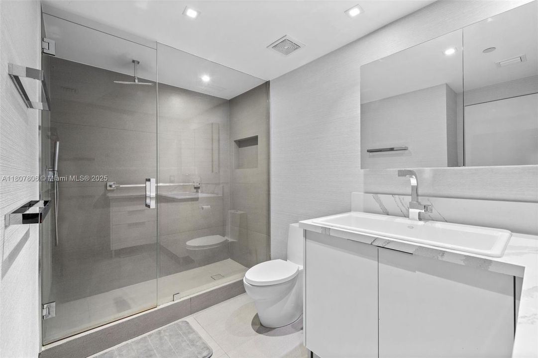 Active With Contract: $4,295,000 (6 beds, 6 baths, 5525 Square Feet)