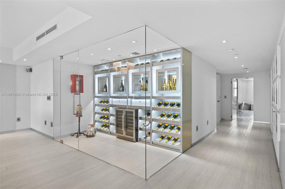 Active With Contract: $4,295,000 (6 beds, 6 baths, 5525 Square Feet)