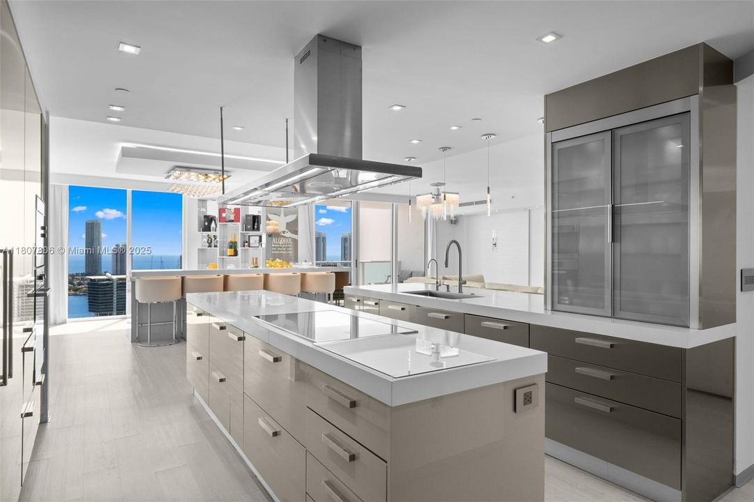 Active With Contract: $4,295,000 (6 beds, 6 baths, 5525 Square Feet)