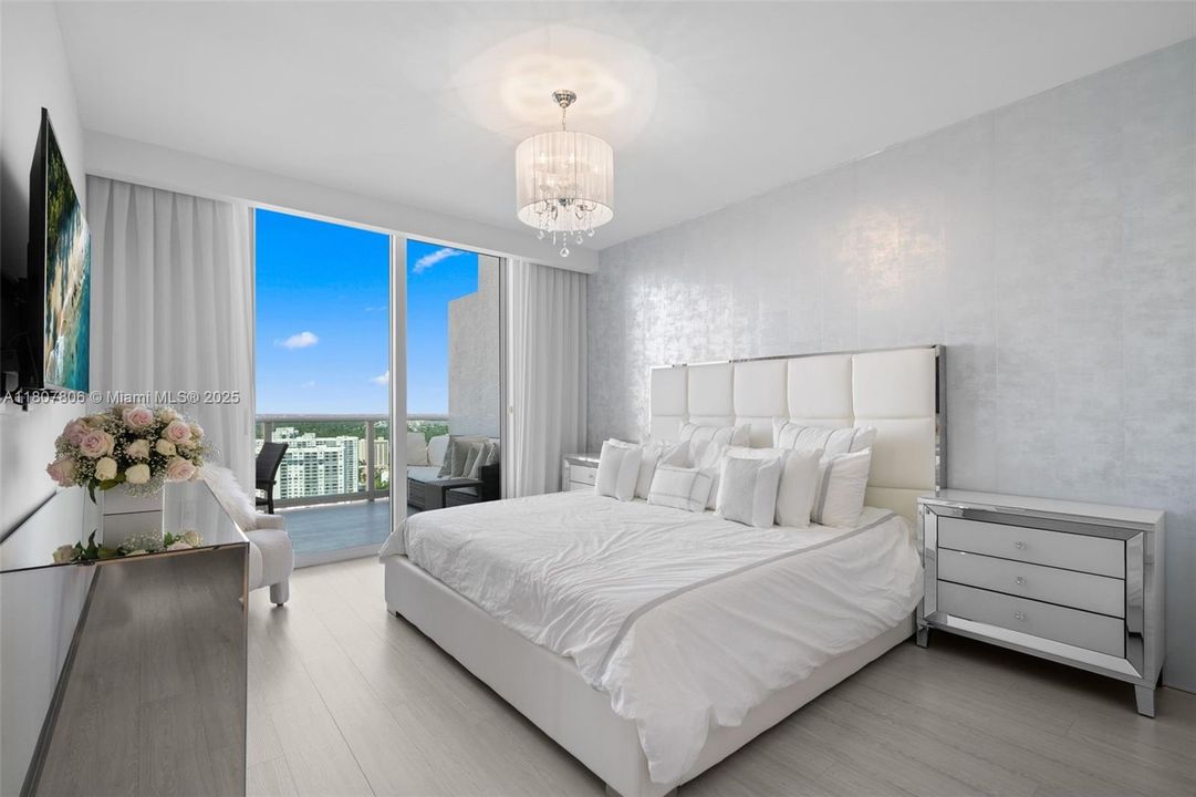 Active With Contract: $4,295,000 (6 beds, 6 baths, 5525 Square Feet)