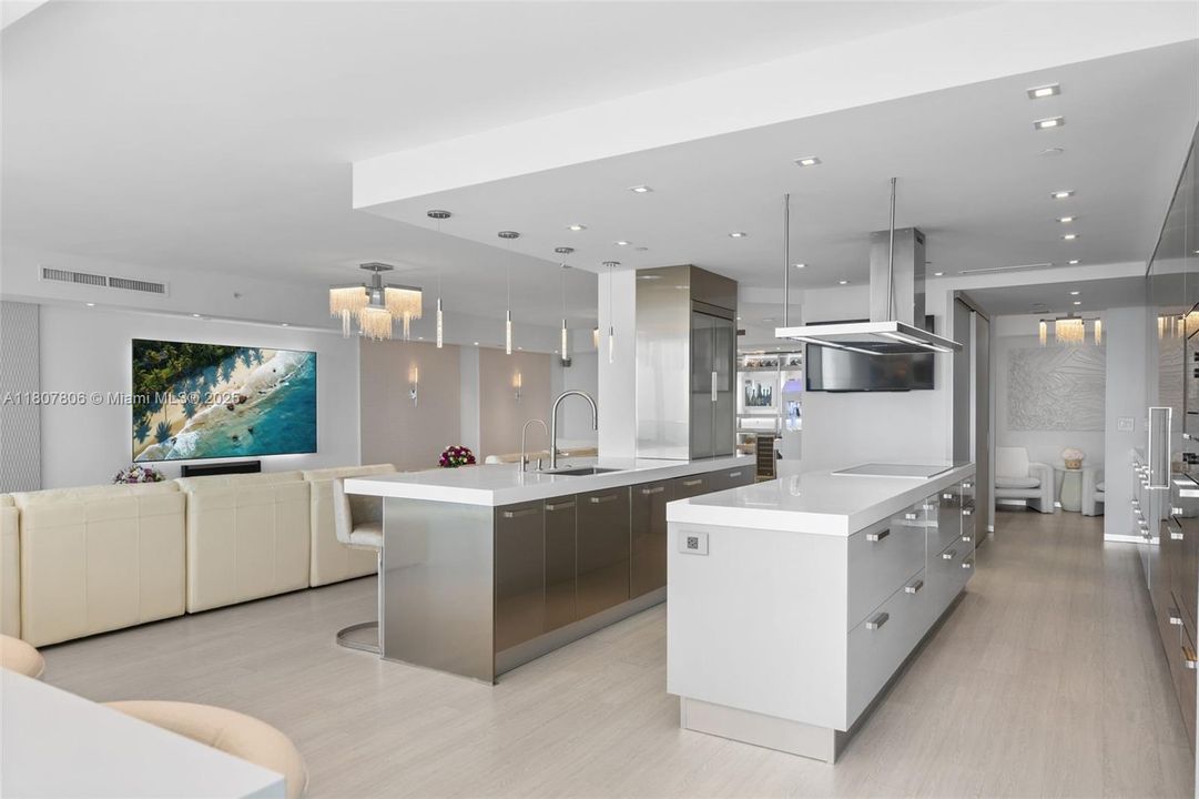 Active With Contract: $4,295,000 (6 beds, 6 baths, 5525 Square Feet)