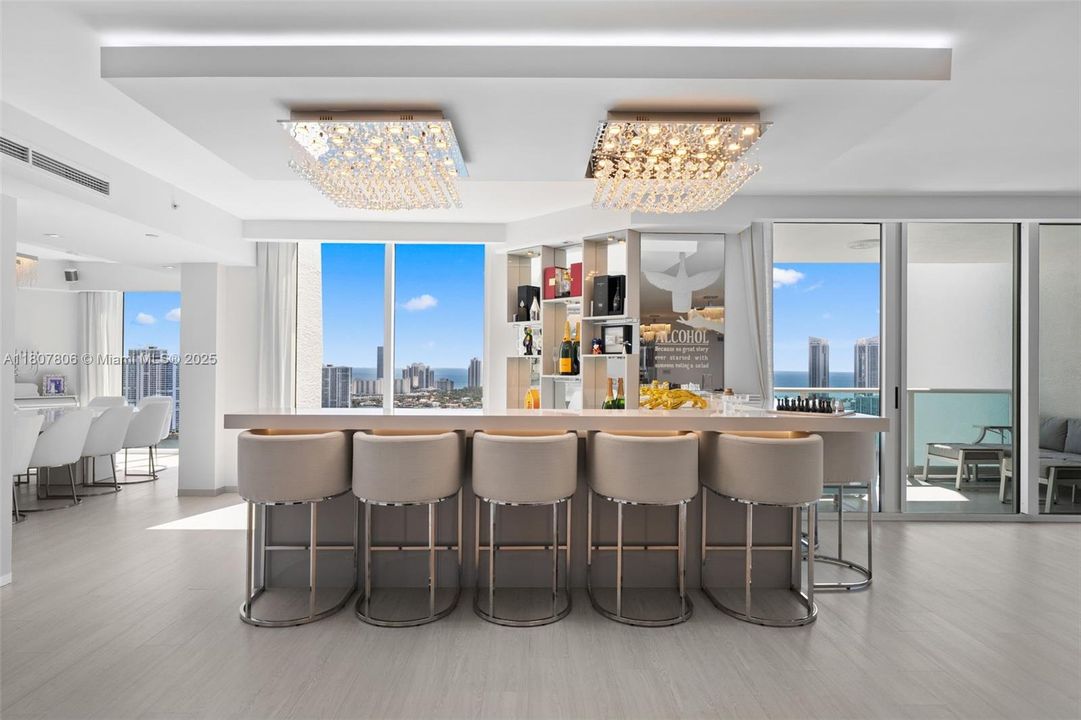 Active With Contract: $4,295,000 (6 beds, 6 baths, 5525 Square Feet)