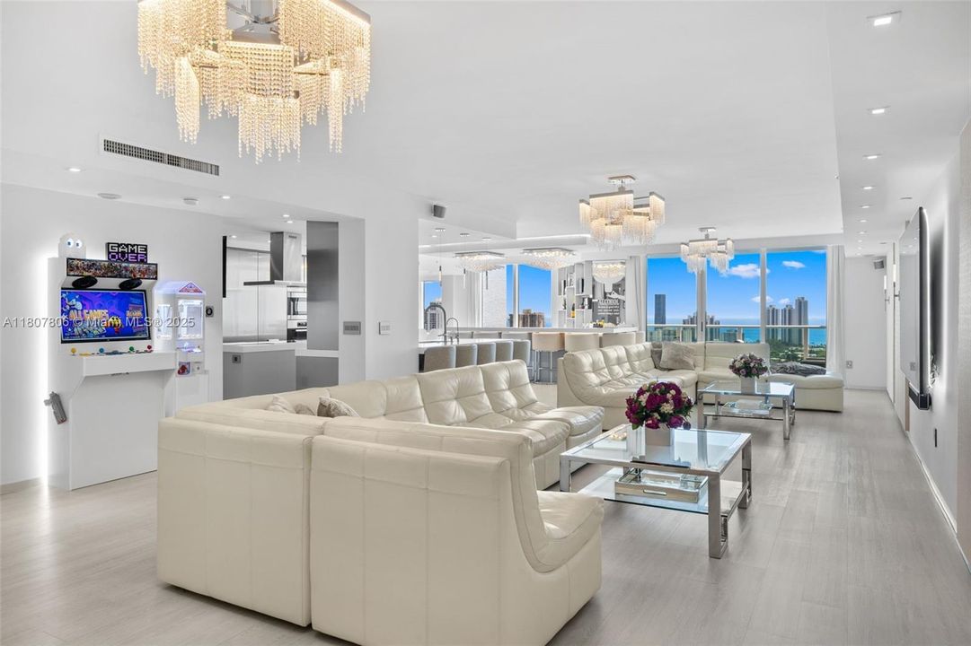 Active With Contract: $4,295,000 (6 beds, 6 baths, 5525 Square Feet)