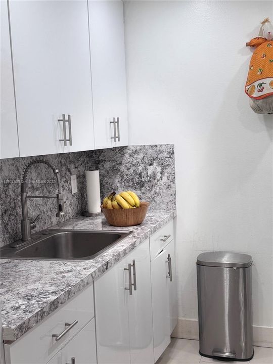 На продажу: $295,000 (2 спален, 2 ванн, 980 Квадратных фут)