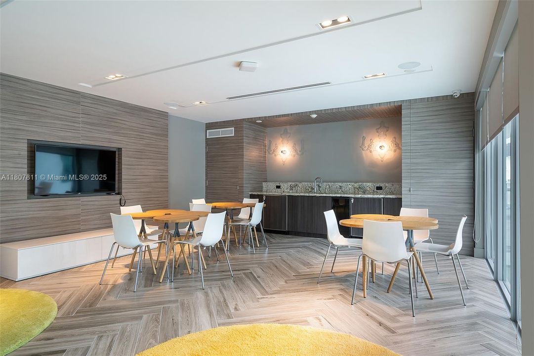 En Venta: $395,000 (0 camas, 1 baños, 565 Pies cuadrados)