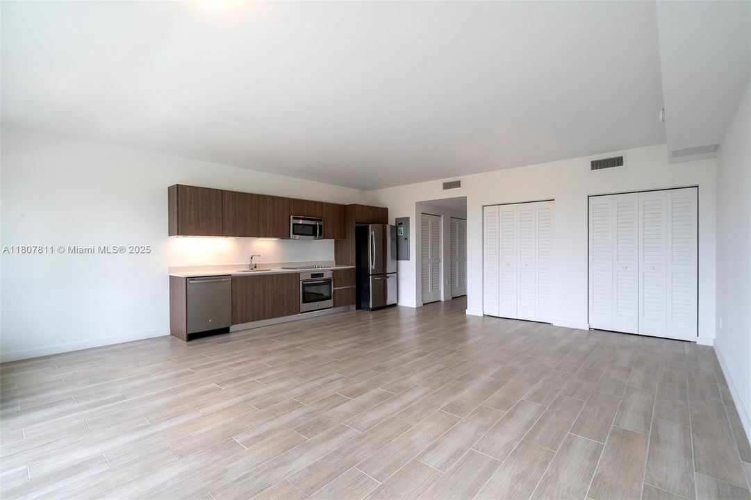 En Venta: $395,000 (0 camas, 1 baños, 565 Pies cuadrados)