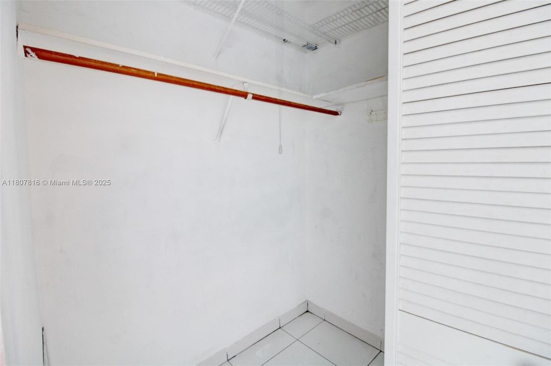 合同活跃: $312,000 (1 贝兹, 2 浴室, 912 平方英尺)