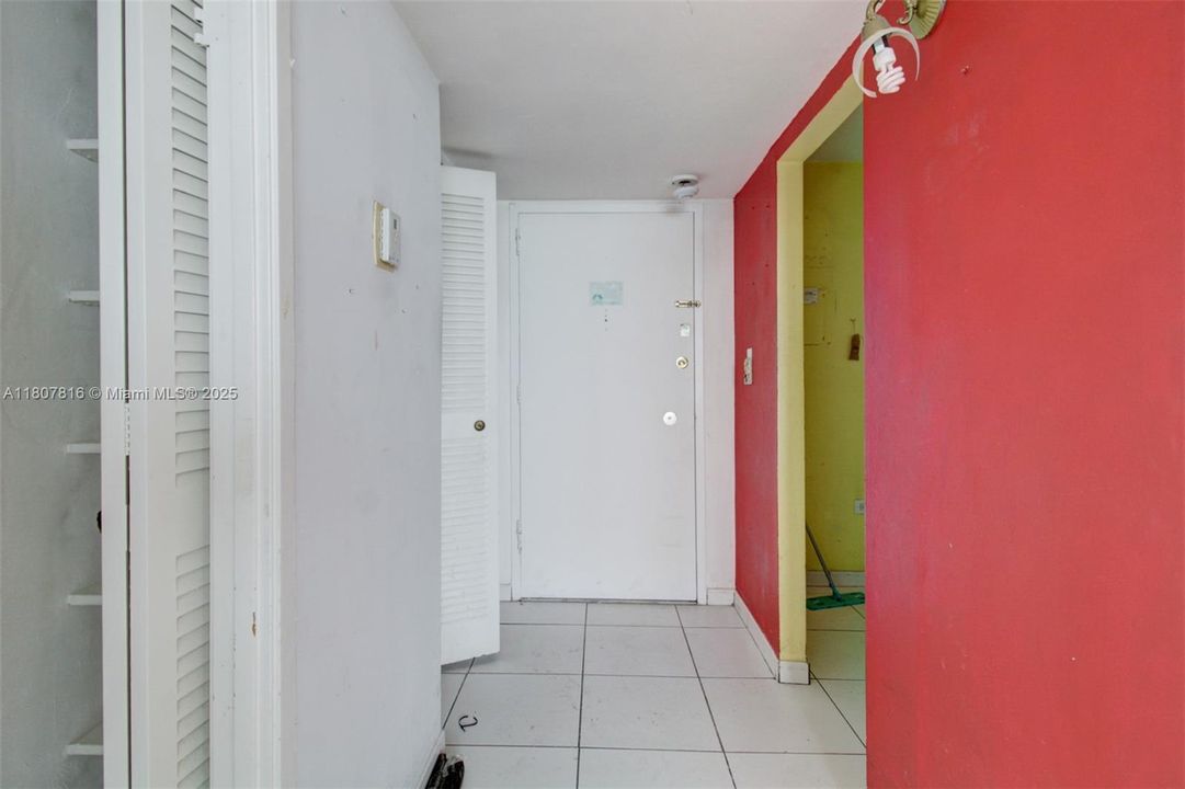 合同活跃: $312,000 (1 贝兹, 2 浴室, 912 平方英尺)