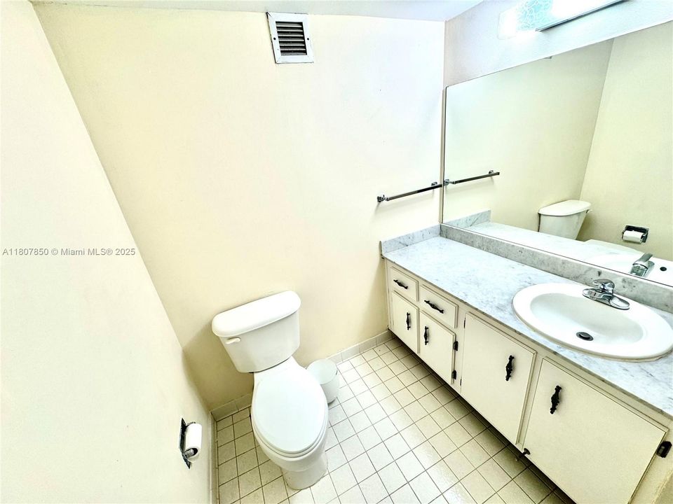 Recently Rented: $2,100 (1 beds, 1 baths, 828 Square Feet)