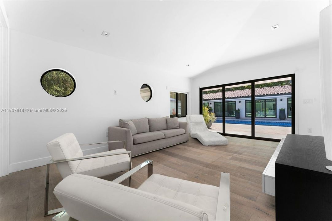 Activo con contrato: $3,500,000 (4 camas, 5 baños, 2618 Pies cuadrados)