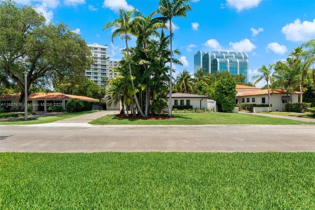 Activo con contrato: $3,500,000 (4 camas, 5 baños, 2618 Pies cuadrados)