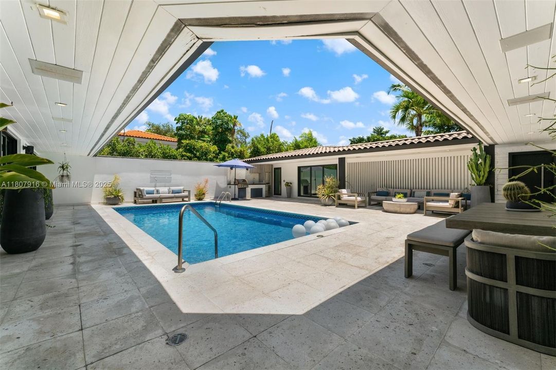 Activo con contrato: $3,500,000 (4 camas, 5 baños, 2618 Pies cuadrados)