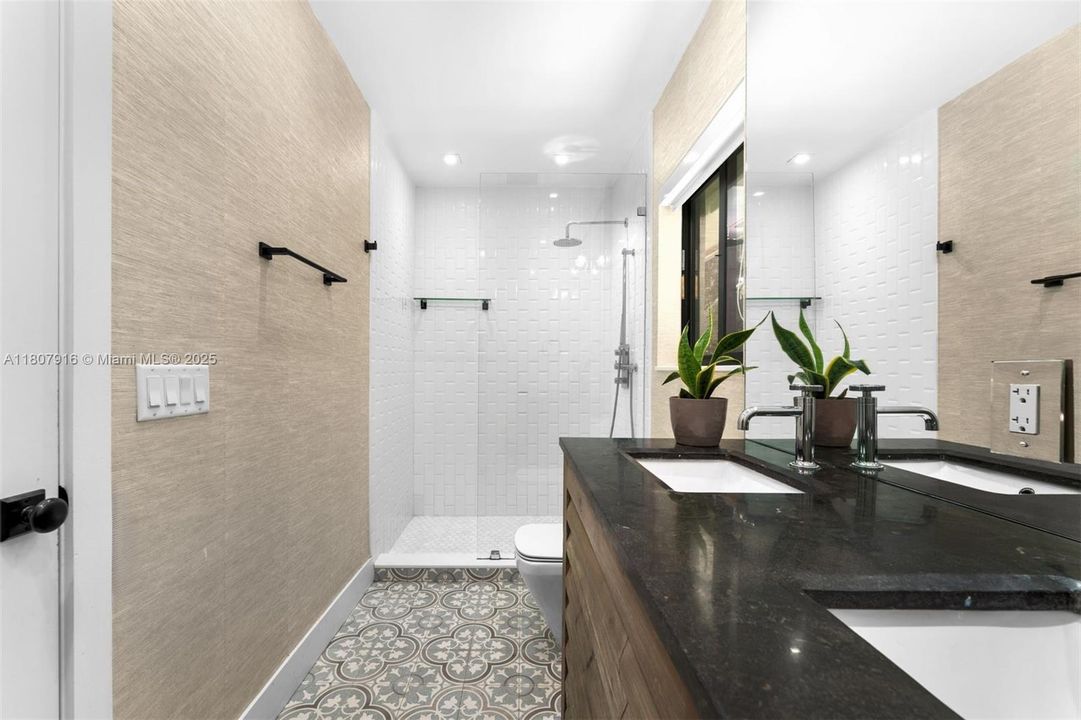 Activo con contrato: $3,500,000 (4 camas, 5 baños, 2618 Pies cuadrados)