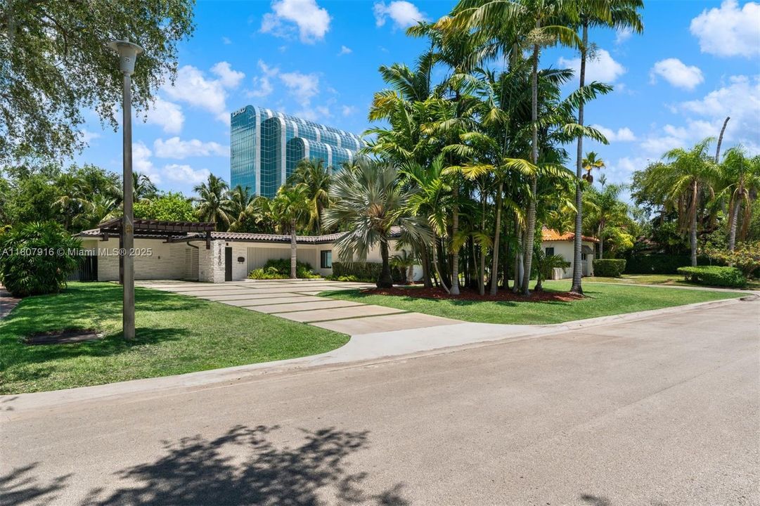 Activo con contrato: $3,500,000 (4 camas, 5 baños, 2618 Pies cuadrados)