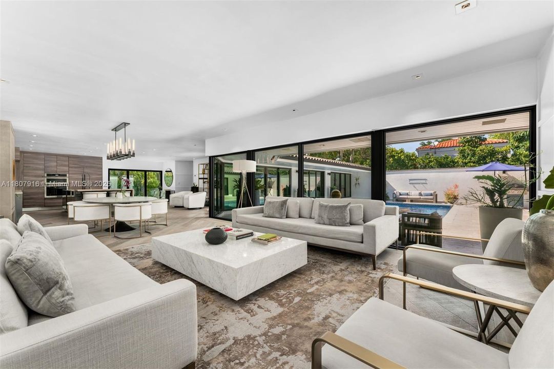 Activo con contrato: $3,500,000 (4 camas, 5 baños, 2618 Pies cuadrados)