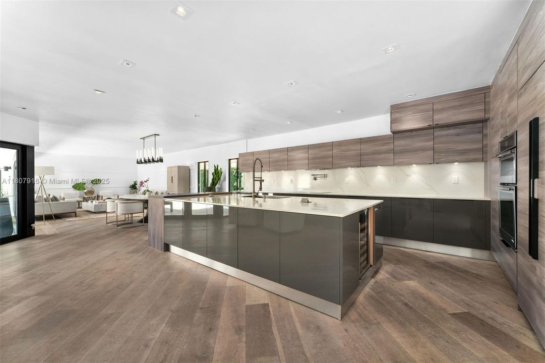 Activo con contrato: $3,500,000 (4 camas, 5 baños, 2618 Pies cuadrados)